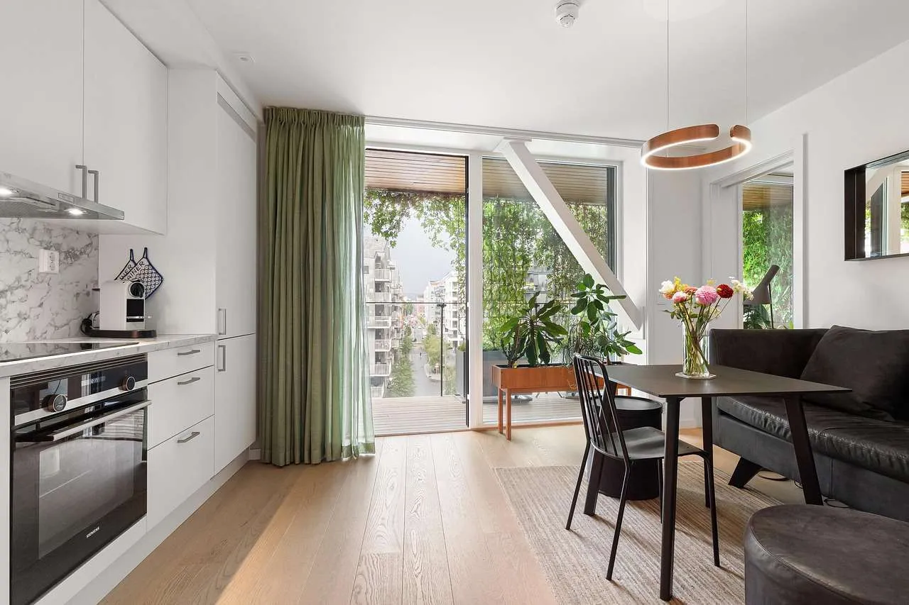 Home Window Tinting: Privacy & Savings